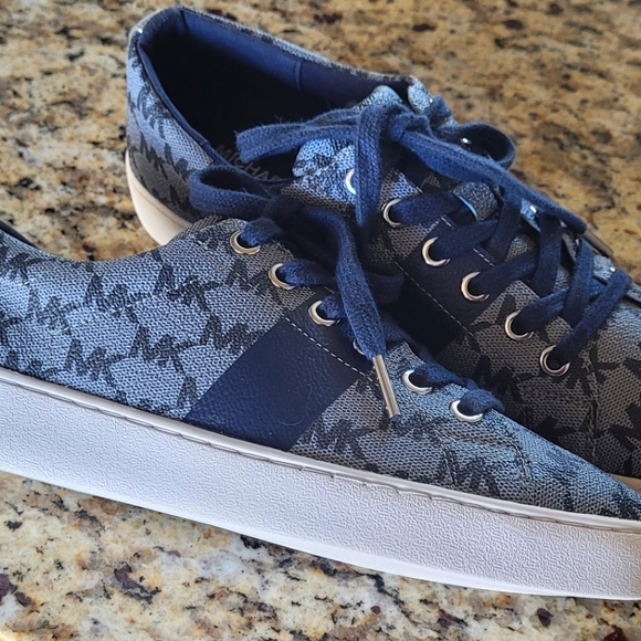 Micheal Kors Sneakers - Picture 1 of 4